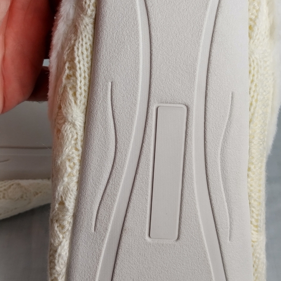 Memory Foam Women's Fluffy Slippers White Size S (7/8) Wintery Knitted White - Picture 9 of 10